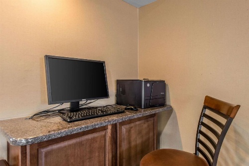 Quality Inn South image 14