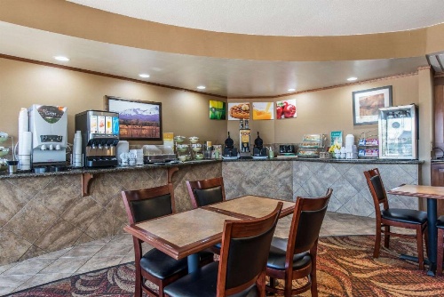 Quality Inn South image 25